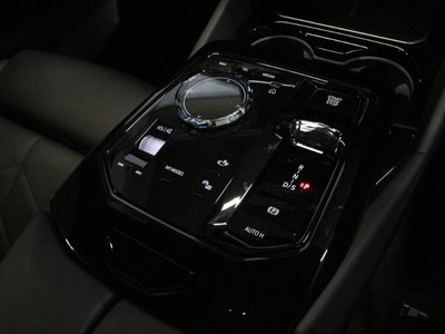 2025 BMW 5 SERIES TOURING thumbnail 31