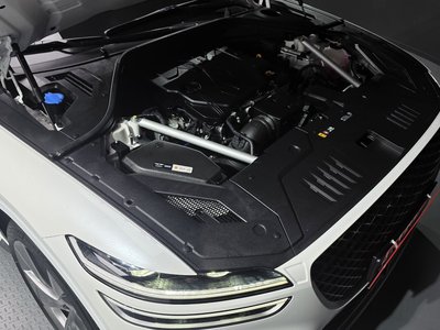 صورة 7 لـ 2023 Genesis GV70