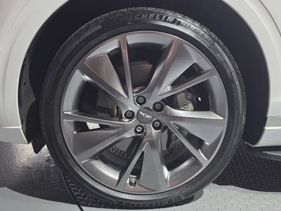 صورة 6 لـ 2023 Genesis GV70
