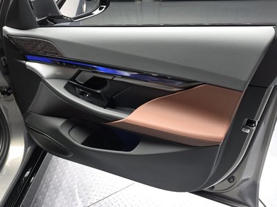 2025 BMW 5 SERIES 缩略图 14