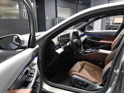 2025 BMW 5 SERIES 缩略图 13