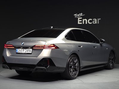2025 BMW 5 SERIES 照片 4