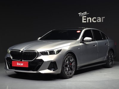 2025 BMW 5 SERIES 照片 1