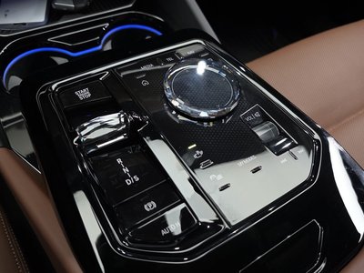 2025 BMW 5 SERIES 缩略图 12