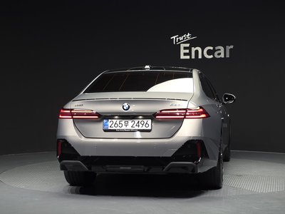 2025 BMW 5 SERIES 照片 3