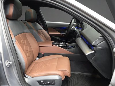2025 BMW 5 SERIES 缩略图 17