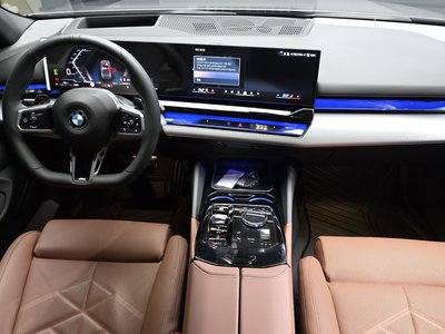 2025 BMW 5 SERIES 照片 5