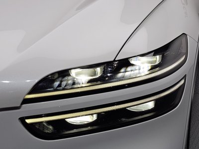 2021 Genesis GV70 photo 9