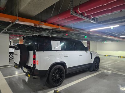 LAND ROVER DEFENDER - 9