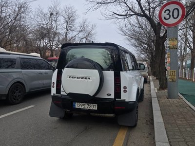 LAND ROVER DEFENDER - 10