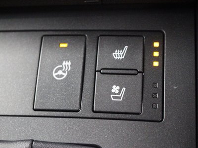 صورة مصغرة 16 لـ 2023 Lexus IS