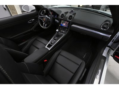 2024 Porsche 718 thumbnail 17
