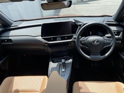 2024 Lexus UX 照片 2
