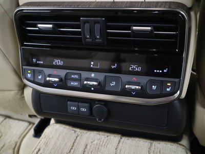 TOYOTA LAND CRUISER 300 - 4