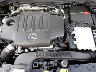 MERCEDES-BENZ GLA - 10