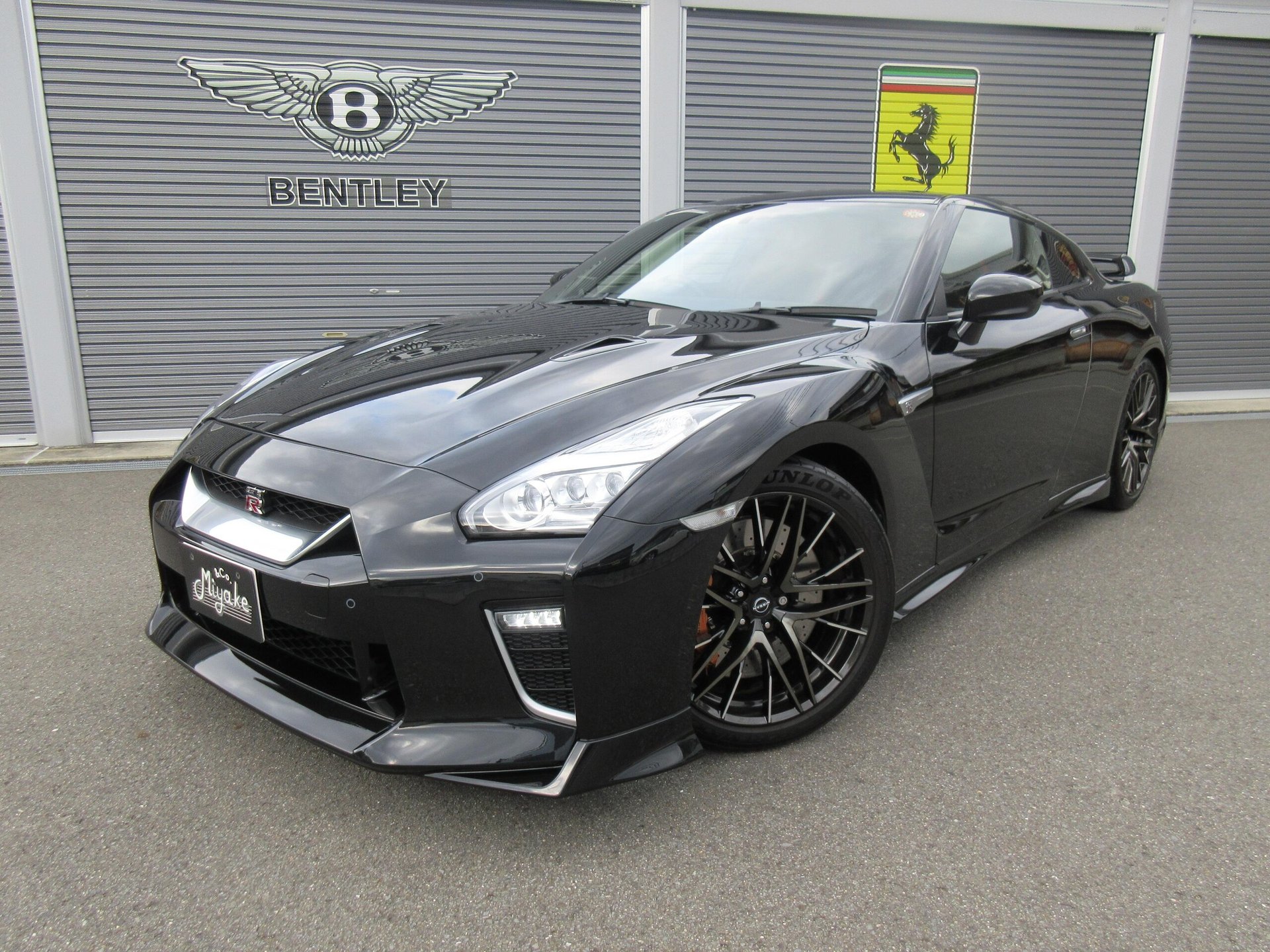 NISSAN GT-R - View 1