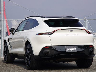 ASTON MARTIN DBX - 9