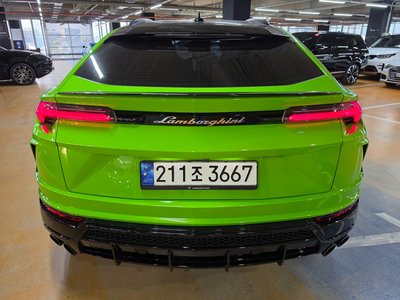 LAMBORGHINI URUS - 3
