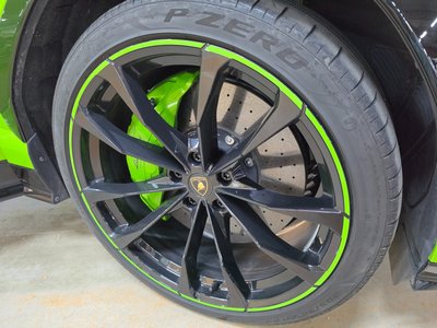 LAMBORGHINI URUS - 6