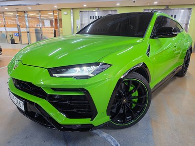 LAMBORGHINI URUS - 1