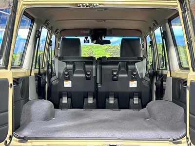 TOYOTA LAND CRUISER 70 - 10