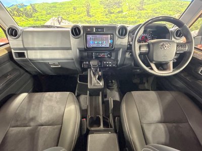 TOYOTA LAND CRUISER 70 - 2