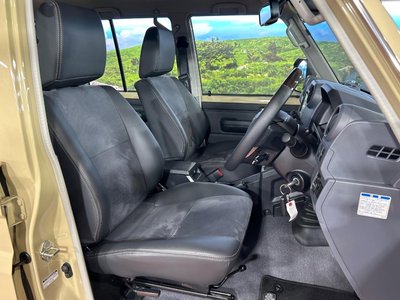 TOYOTA LAND CRUISER 70 - 8