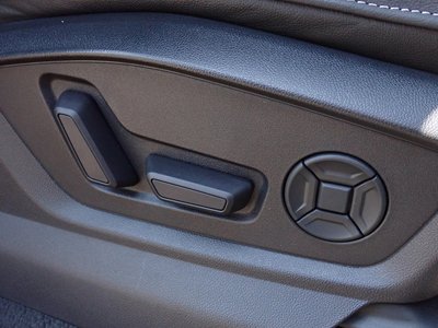 2019 AUDI Q8 thumbnail 36