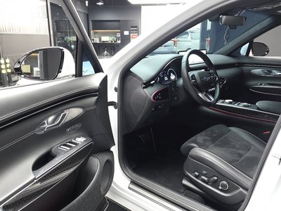 صورة 10 لـ 2022 Genesis GV70