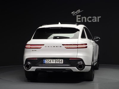 صورة 4 لـ 2022 Genesis GV70