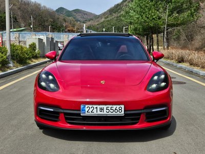 PORSCHE PANAMERA - 4