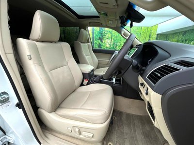 TOYOTA LAND CRUISER PRADO - 8