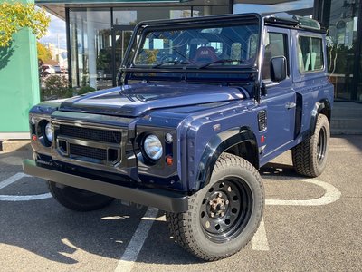 LAND ROVER DEFENDER - 1