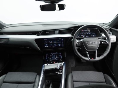 AUDI Q8 SPORTBACK E-TRON - 8