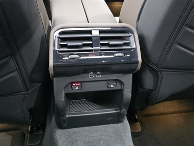 2025 BMW 5 SERIES — миниатюра 18