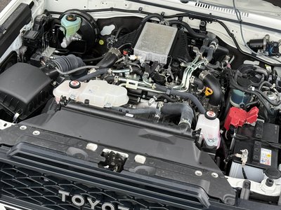 TOYOTA LAND CRUISER 70 - 8
