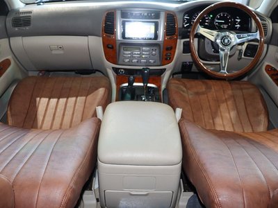 TOYOTA LAND CRUISER 100 - 3