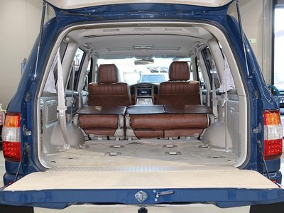 TOYOTA LAND CRUISER 100 - 8