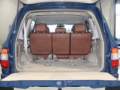 TOYOTA LAND CRUISER 100 - 7