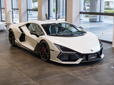 LAMBORGHINI REVUELTO