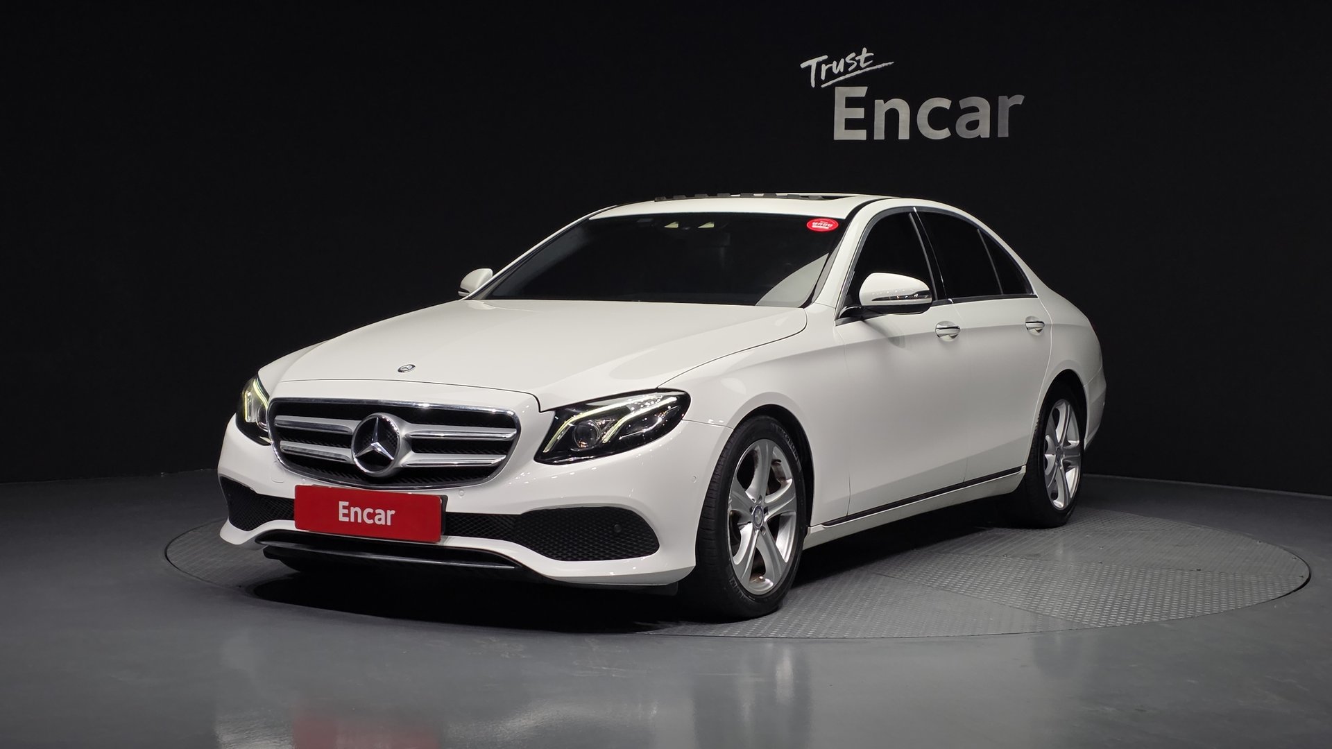 MERCEDES-BENZ E-CLASS - View 1