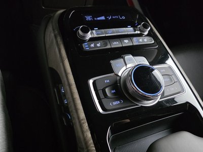 2020 Genesis G90 — миниатюра 19