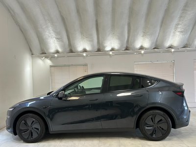 TESLA MODEL Y - 8