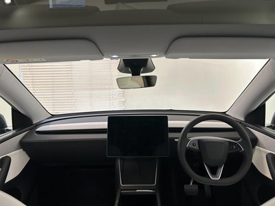 TESLA MODEL Y - 2