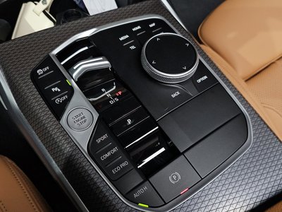 2025 BMW 3 SERIES photo 9