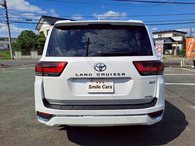 TOYOTA LAND CRUISER 300 - 7