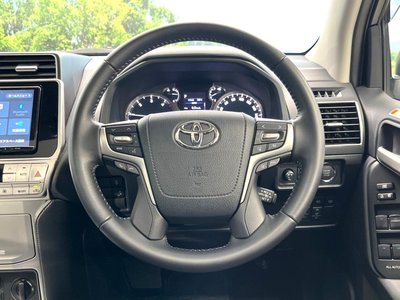 2023 Toyota LAND CRUISER PRADO — миниатюра 11