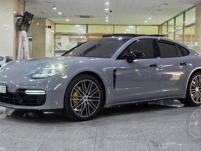 PORSCHE PANAMERA