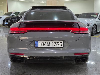 PORSCHE PANAMERA - 3