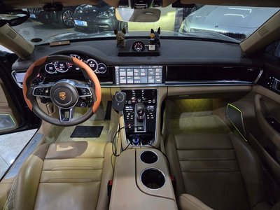 PORSCHE PANAMERA - 8